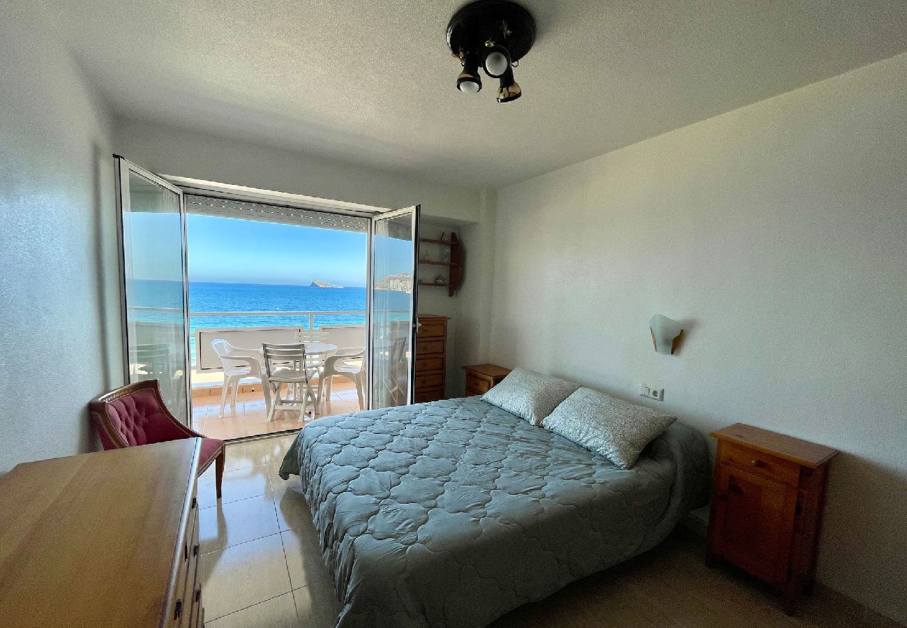 Apartamento en Benidorm - Amplio apartamento en primera línea de playa