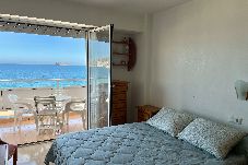 Apartamento en Benidorm - Amplio apartamento en primera línea de playa