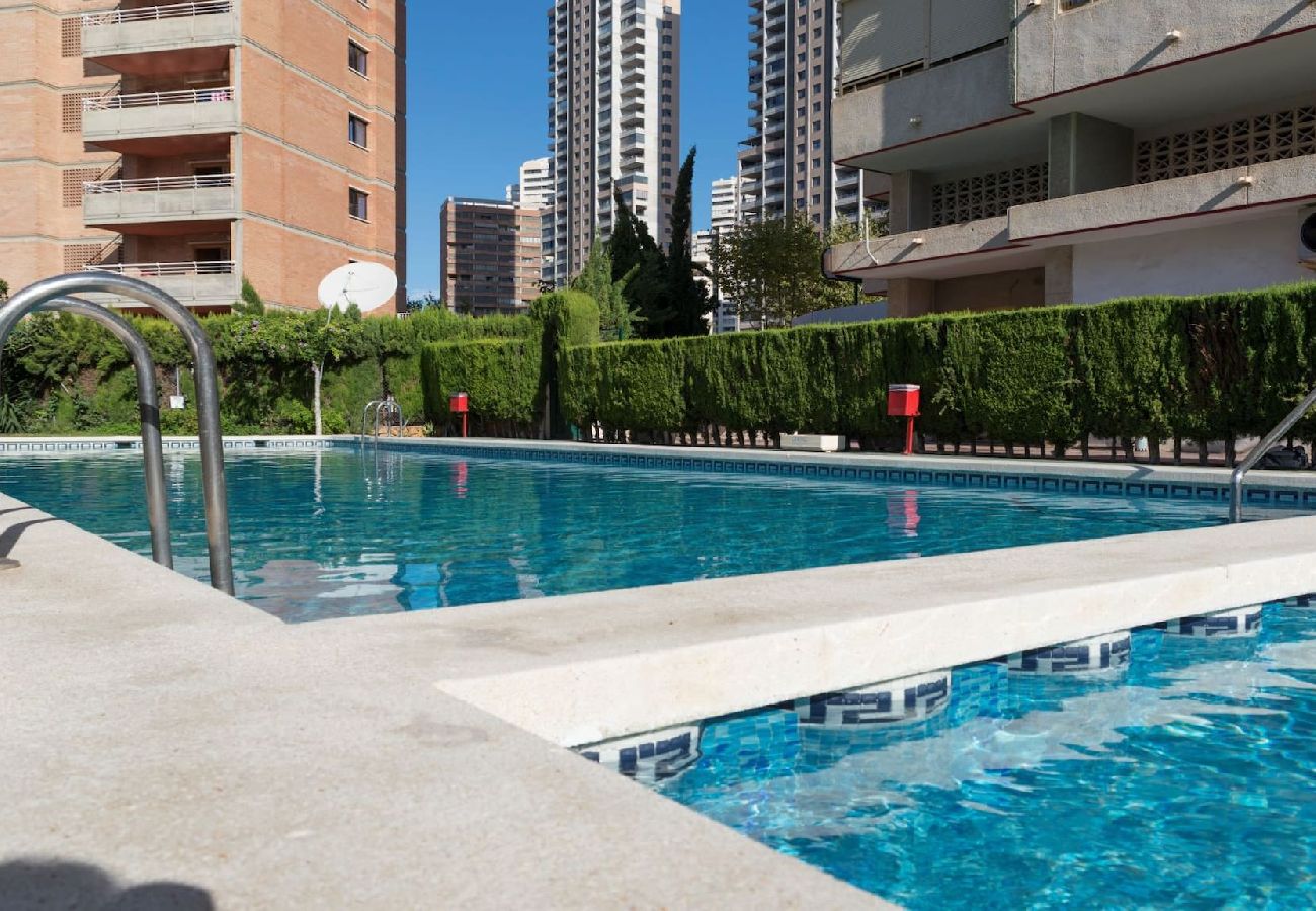 Apartamento en Benidorm - Apartamento Mariscal 4 con 2 dormitorios y piscina 