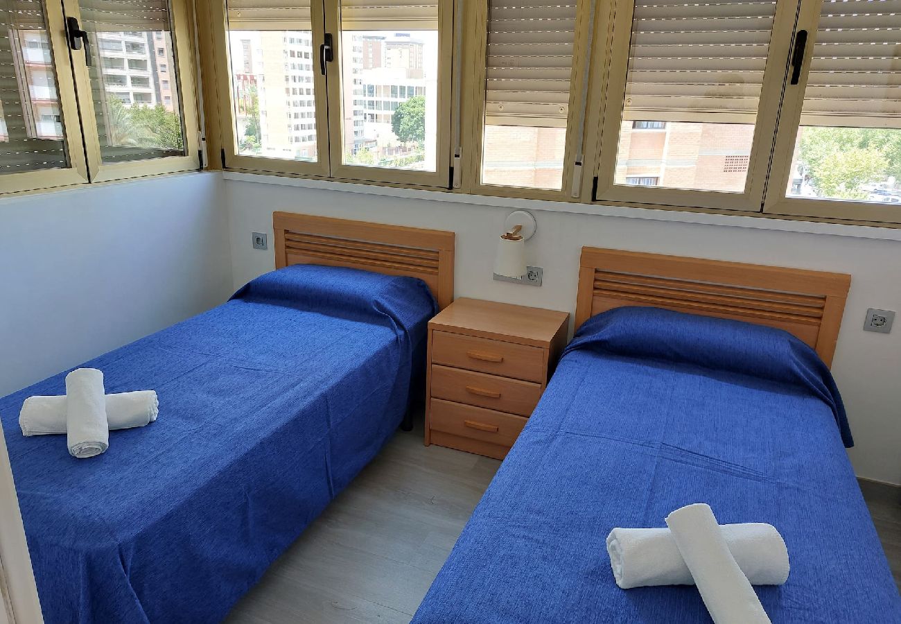 Apartamento en Benidorm - Apartamento Mariscal 4 con 2 dormitorios y piscina 