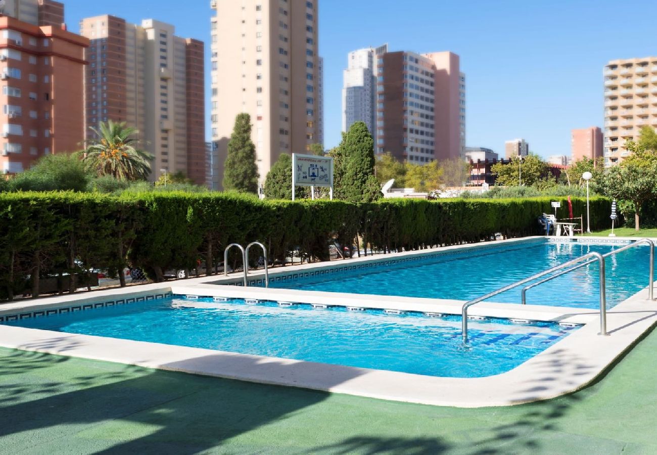 Apartamento en Benidorm - Apartamento Mariscal 4 con 2 dormitorios y piscina 