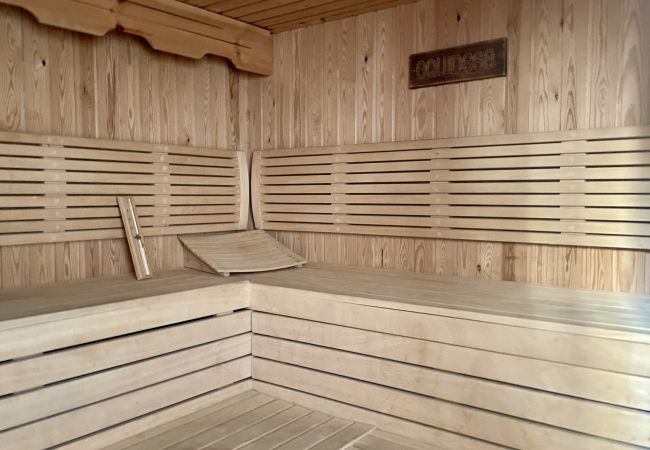 Apartamento en Benidorm - Apartamento con jacuzzi, sauna, gimnasio y piscina Apartamento en Benidorm - Apartamento con jacuzzi, sauna, gimnasio y piscina