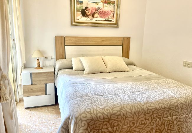 Apartamento en Benidorm - Apartamento de dos dormitorios y un baño en Mariscal 5 