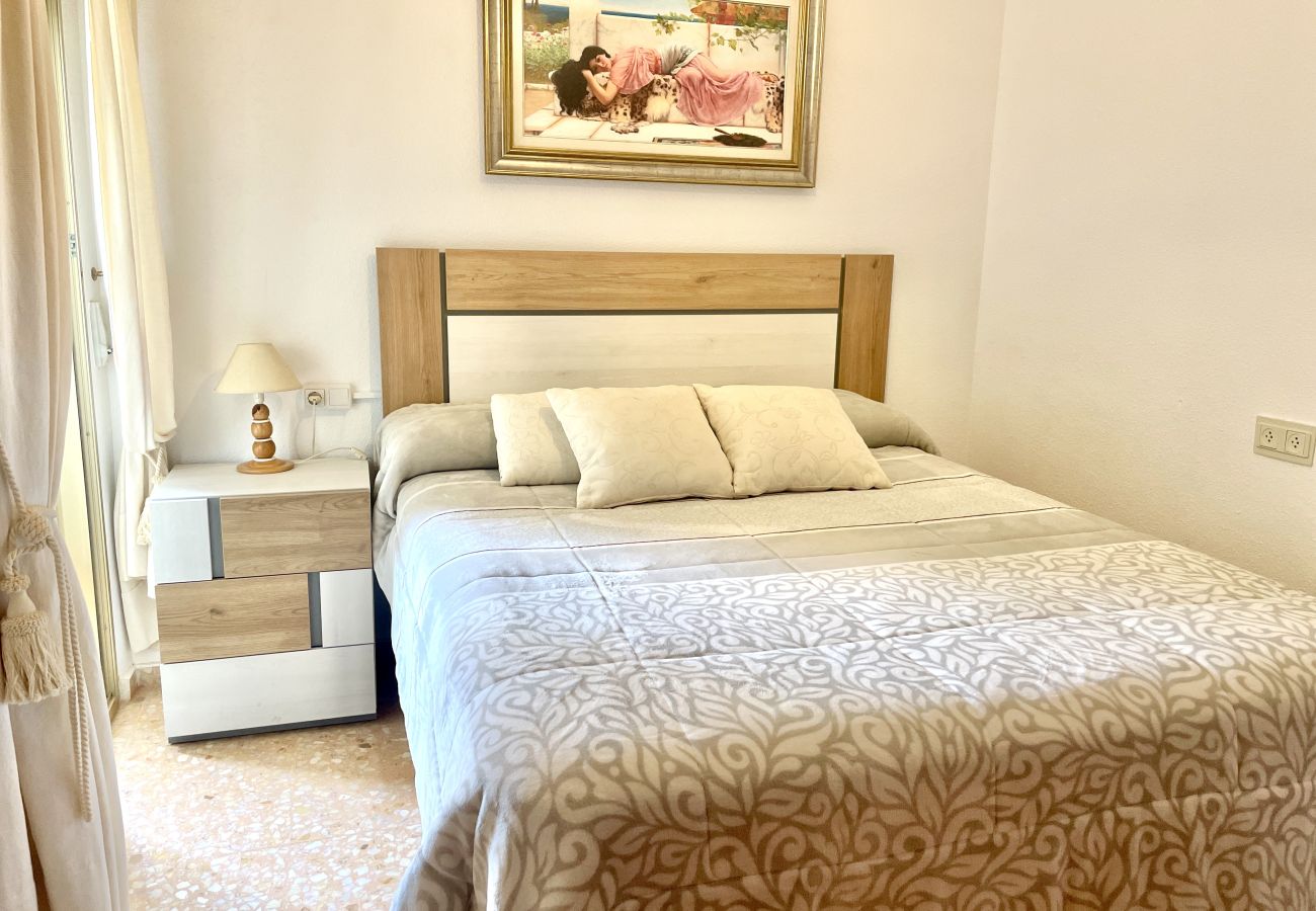 Apartamento en Benidorm - Apartamento de dos dormitorios y un baño en Mariscal 5 