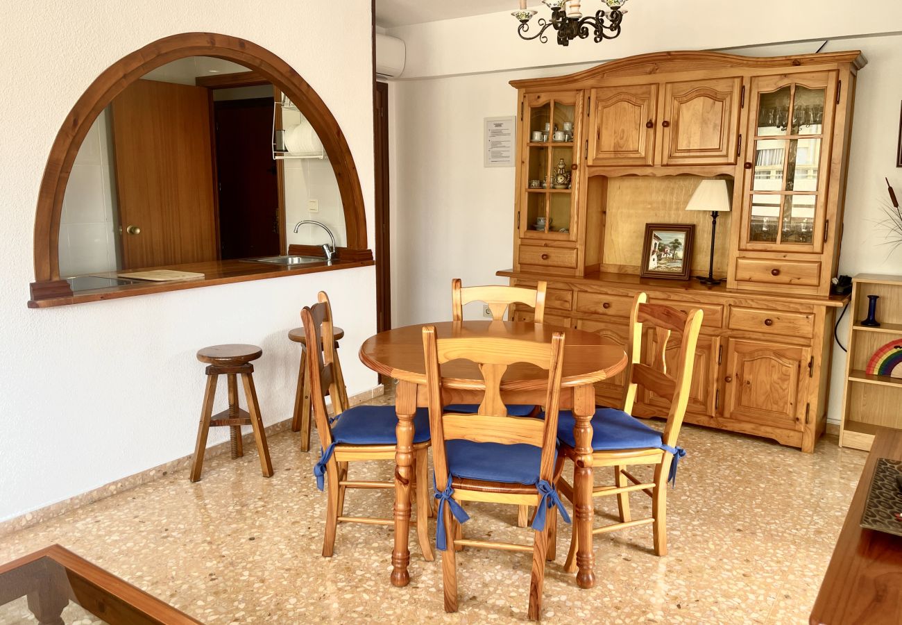 Apartamento en Benidorm - Apartamento de dos dormitorios y un baño en Mariscal 5 