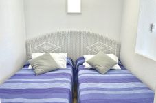 Apartamento en Benidorm - Apartamento en Los Caballos con piscina y parking