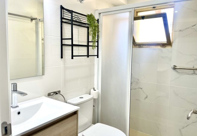 Apartamento en Benidorm - Luminoso apartamento de dos dormitorios  en plena zona Levante Apartamento en Benidorm - Luminoso apartamento de dos dormitorios  en plena zona Levante