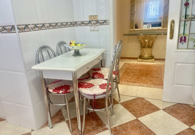 Apartamento en Benidorm - Acogedor apartamento de dos dormitorios en el corazón de Benidorm Apartamento en Benidorm - Acogedor apartamento de dos dormitorios en el corazón de Benidorm