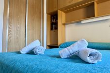 Apartamento en Benidorm - Dos dormitorios con piscina y parking en Moby Dick