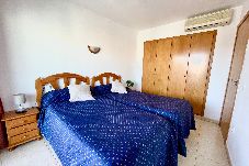 Apartment in Benidorm - Seaview apartment with pool at Torremar