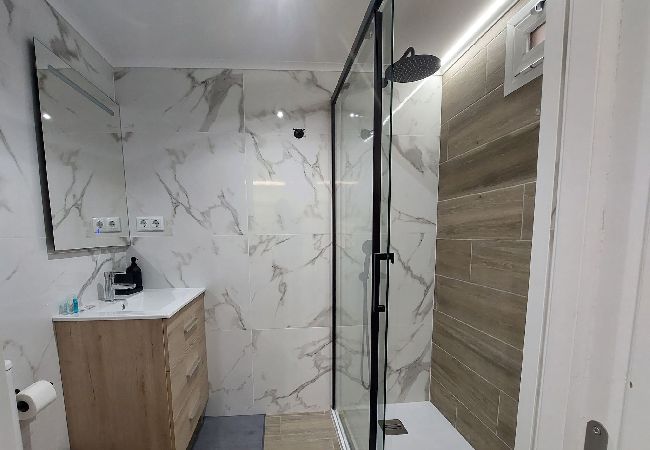 Apartment in Benidorm - Modern Apartment with Swimming Pool and Free Bikes Apartment in Benidorm - Modern Apartment with Swimming Pool and Free Bikes