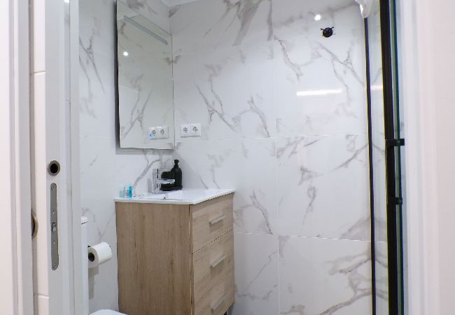 Apartment in Benidorm - Modern Apartment with Swimming Pool and Free Bikes Apartment in Benidorm - Modern Apartment with Swimming Pool and Free Bikes