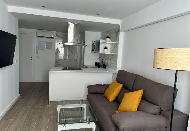 Apartment in Benidorm - Modern Apartment with Swimming Pool and Free Bikes Apartment in Benidorm - Modern Apartment with Swimming Pool and Free Bikes