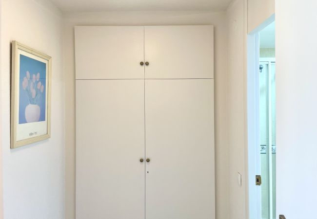 Apartment in Benidorm - Relax and Comfort: Refurbished Apartment with Swimming Pool, close to the beach Apartment in Benidorm - Relax and Comfort: Refurbished Apartment with Swimming Pool, close to the beach