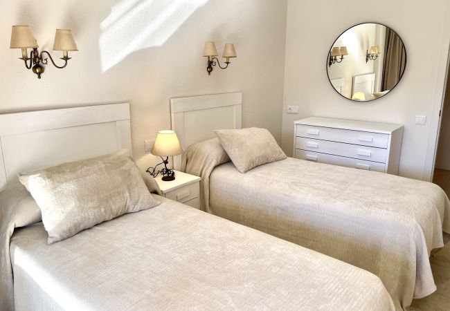 Apartment in Benidorm - Relax and Comfort: Refurbished Apartment with Swimming Pool, close to the beach Apartment in Benidorm - Relax and Comfort: Refurbished Apartment with Swimming Pool, close to the beach