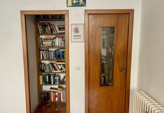 Apartment in Benidorm - Relax and Comfort: Refurbished Apartment with Swimming Pool, close to the beach Apartment in Benidorm - Relax and Comfort: Refurbished Apartment with Swimming Pool, close to the beach