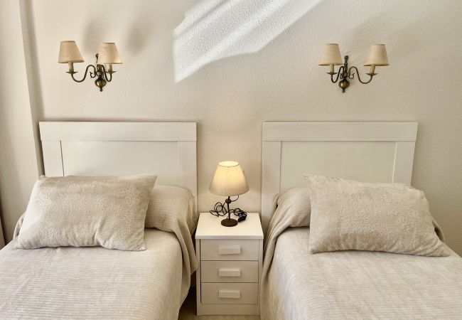 Apartment in Benidorm - Relax and Comfort: Refurbished Apartment with Swimming Pool, close to the beach Apartment in Benidorm - Relax and Comfort: Refurbished Apartment with Swimming Pool, close to the beach