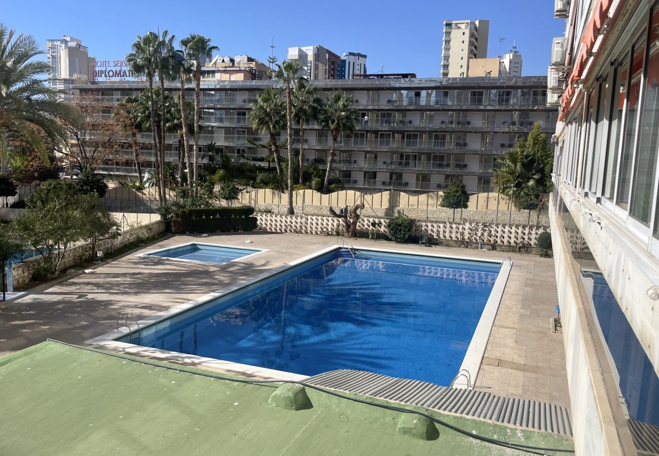 Apartment in Benidorm - Relax and Comfort: Refurbished Apartment with Swimming Pool, close to the beach