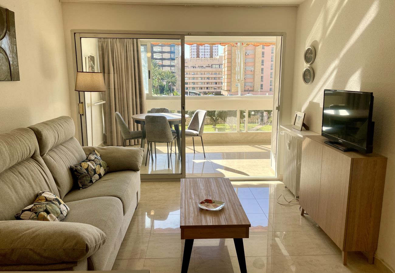 Apartment in Benidorm - Relax and Comfort: Refurbished Apartment with Swimming Pool, close to the beach