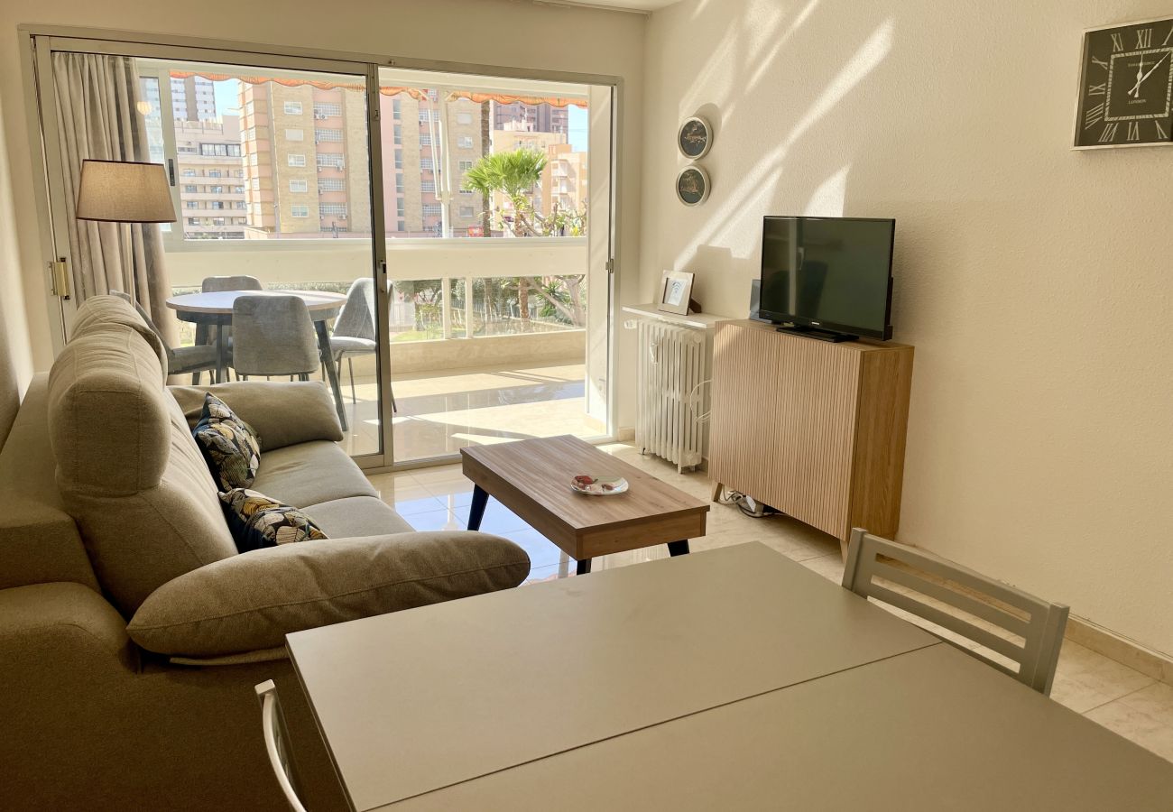 Apartment in Benidorm - Relax and Comfort: Refurbished Apartment with Swimming Pool, close to the beach