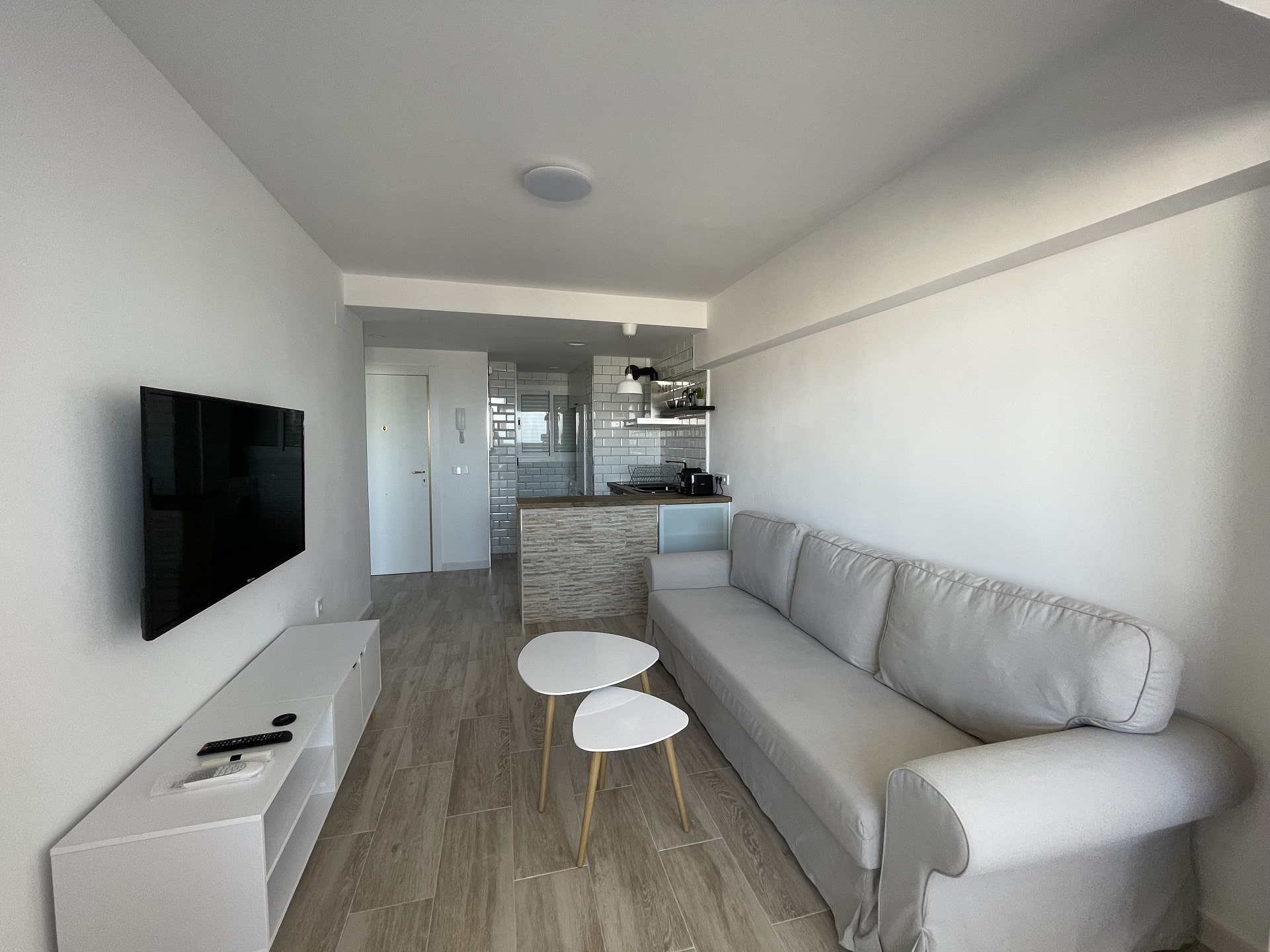 salon-moderno-con-sofa-cama-sofabed-luxury-min