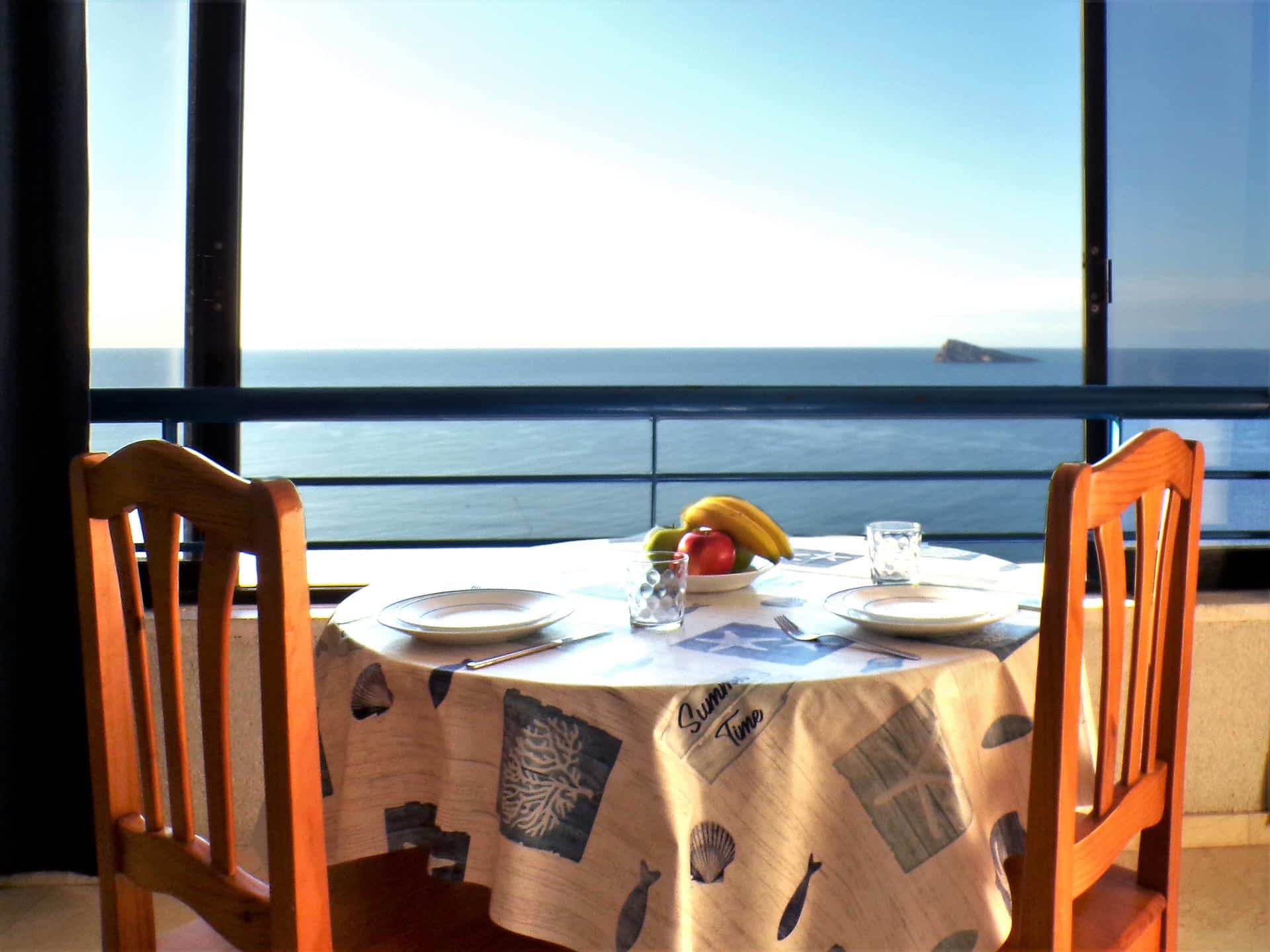 desayuno con vistas al mar